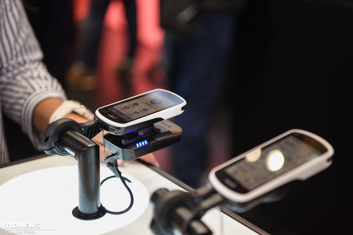 Mit Hilfe des Zusatzakkus sollen auch mehrere Tage ohne Aufladen unter voller Nutzung der GPS-Funktionen möglich sein. Mit Hilfe des Zusatzakkus sollen auch mehrere Tage ohne Aufladen unter voller Nutzung der GPS-Funktionen möglich sein.