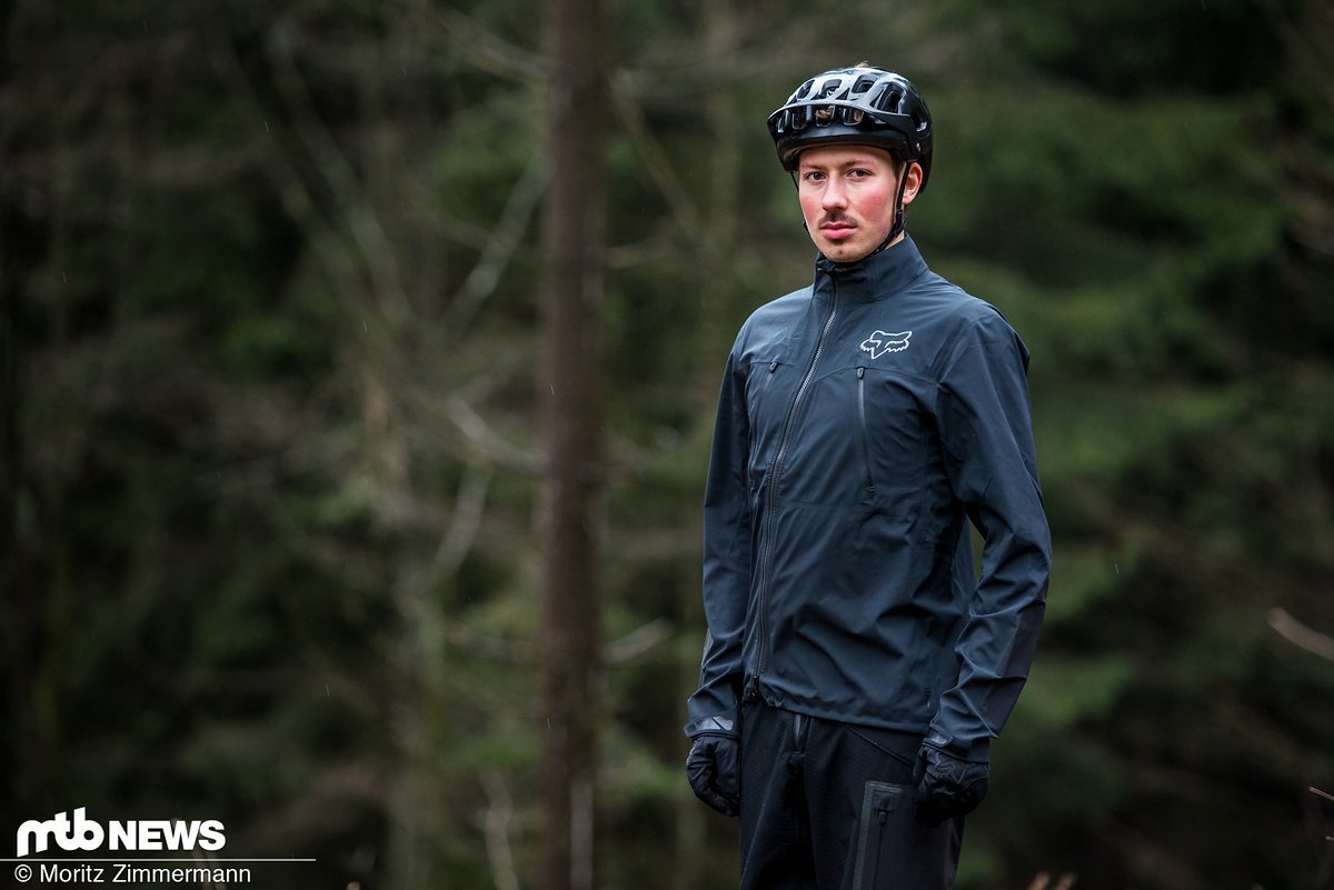 Trotz der fehlenden Kapuze macht die Fox Attack Pro Water-Jacke eine super Figur Trotz der fehlenden Kapuze macht die Fox Attack Pro Water-Jacke eine super Figur