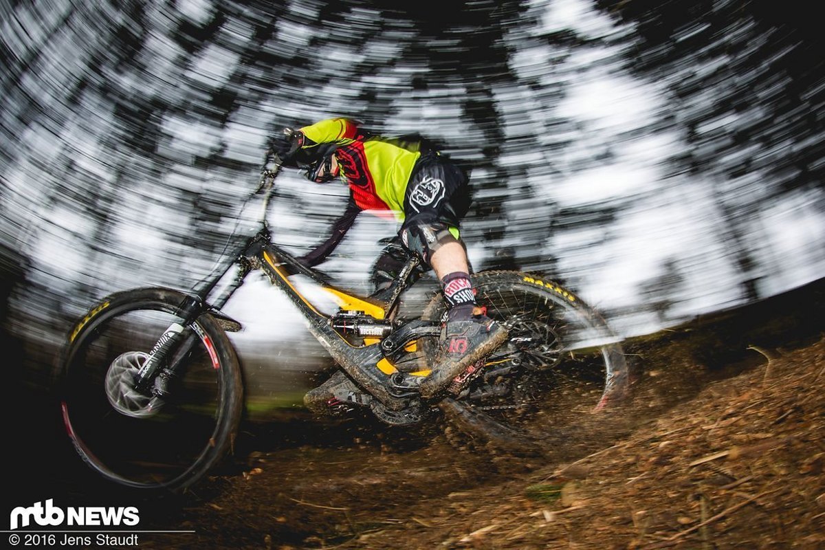 Der große Verstellbereich der Cleats ermöglicht DH Fahrern eine sehr angenehme Position auf dem Pedal Der große Verstellbereich der Cleats ermöglicht DH Fahrern eine sehr angenehme Position auf dem Pedal