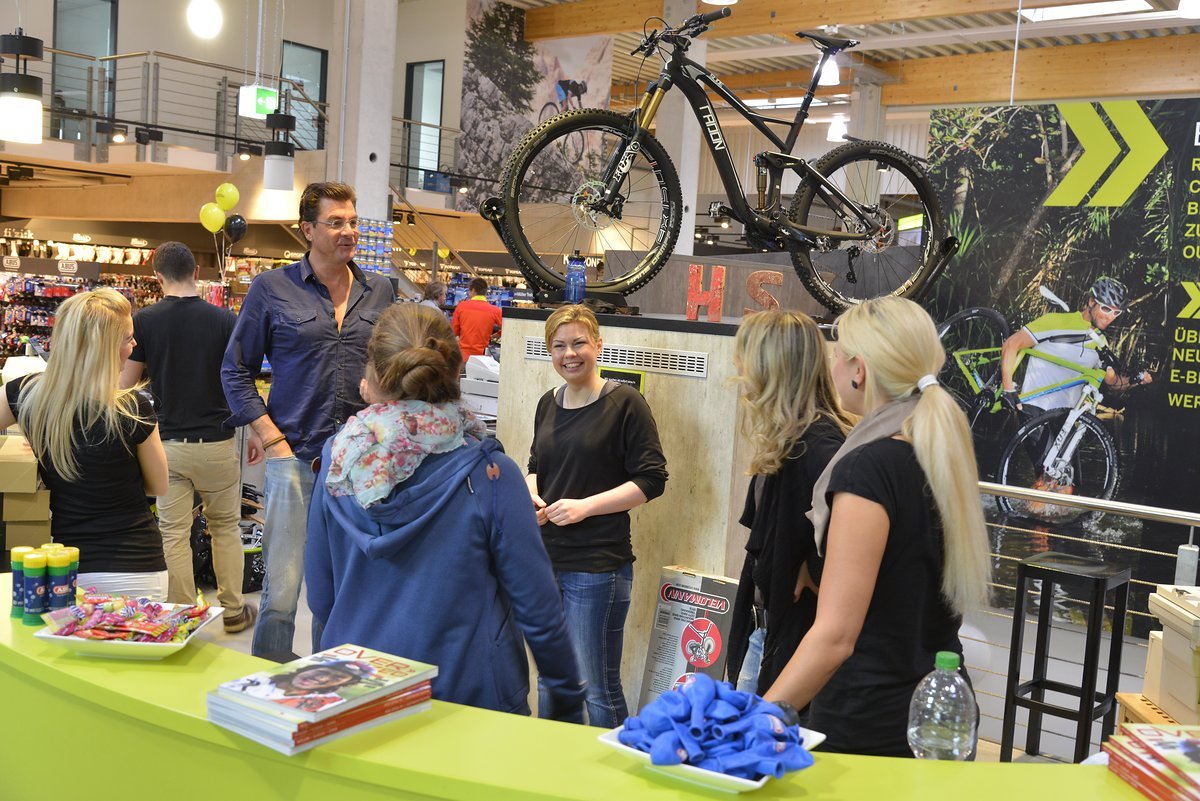 Seit einigen Jahren betreibt Bike-Discount auch den Mega-Store in Bonn mit bis zu 24.000 qm Fläche Seit einigen Jahren betreibt Bike-Discount auch den Mega-Store in Bonn mit bis zu 24.000 qm Fläche