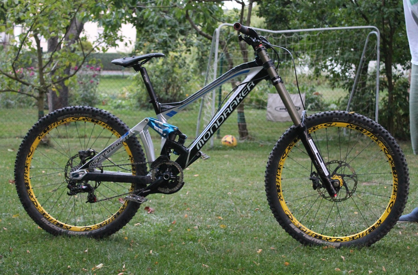 mondraker summum downhill bike