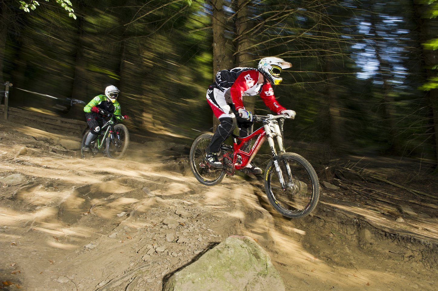 Foto Enduro vs. Downhillbike MTBNews.de