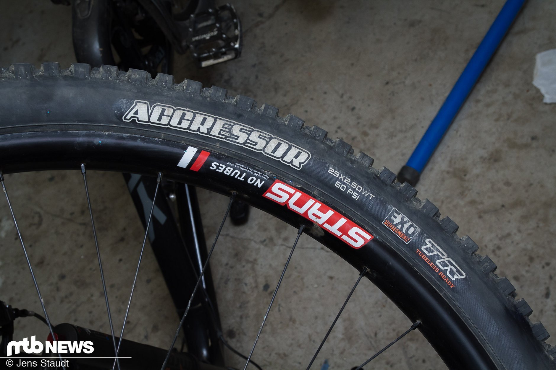 maxxis aggressor 26 inch