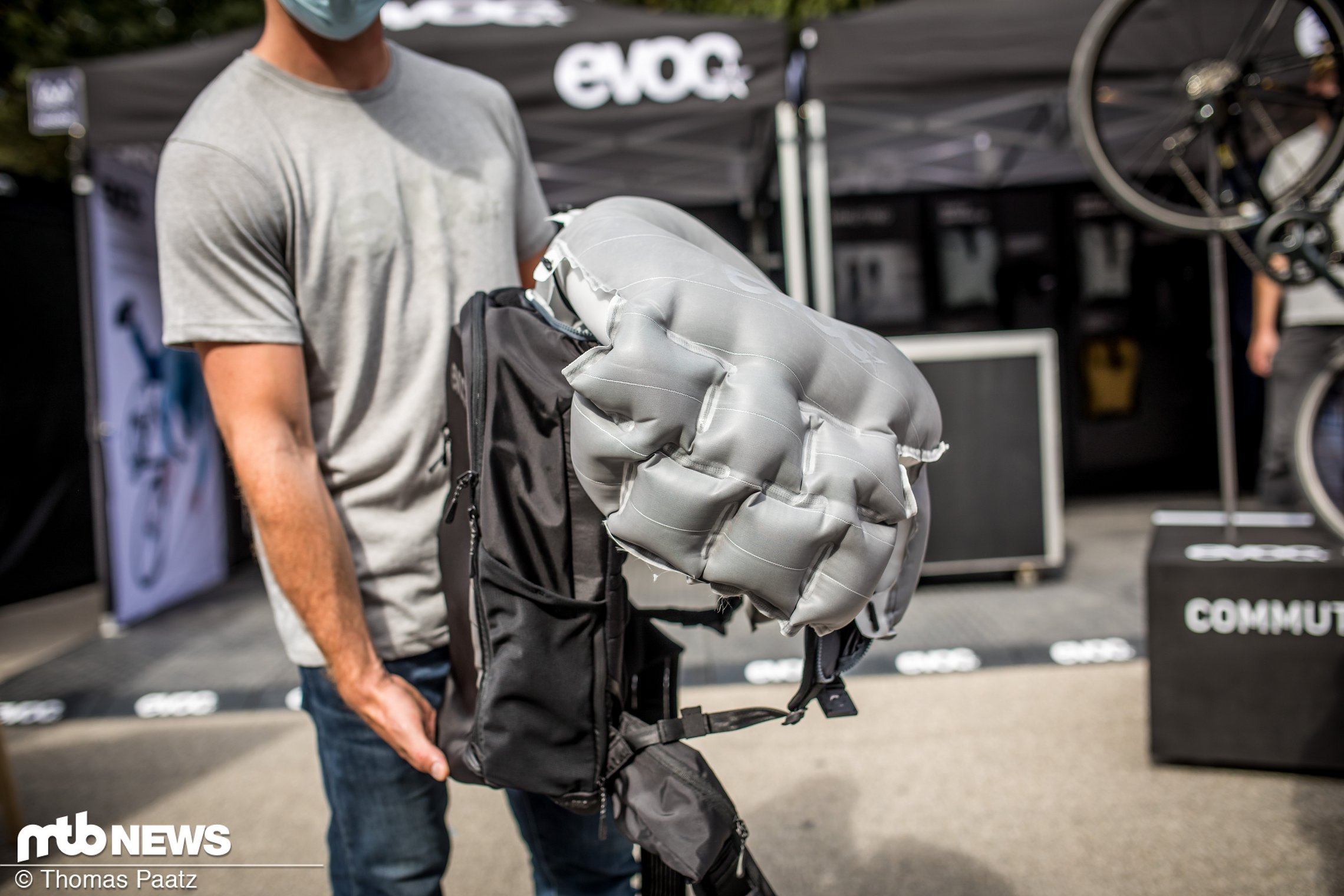 Evoc Commute A.I.R. Pro Sicher in 0,2 Sekunden Ein Fahrrad Rucksack mit Airbag