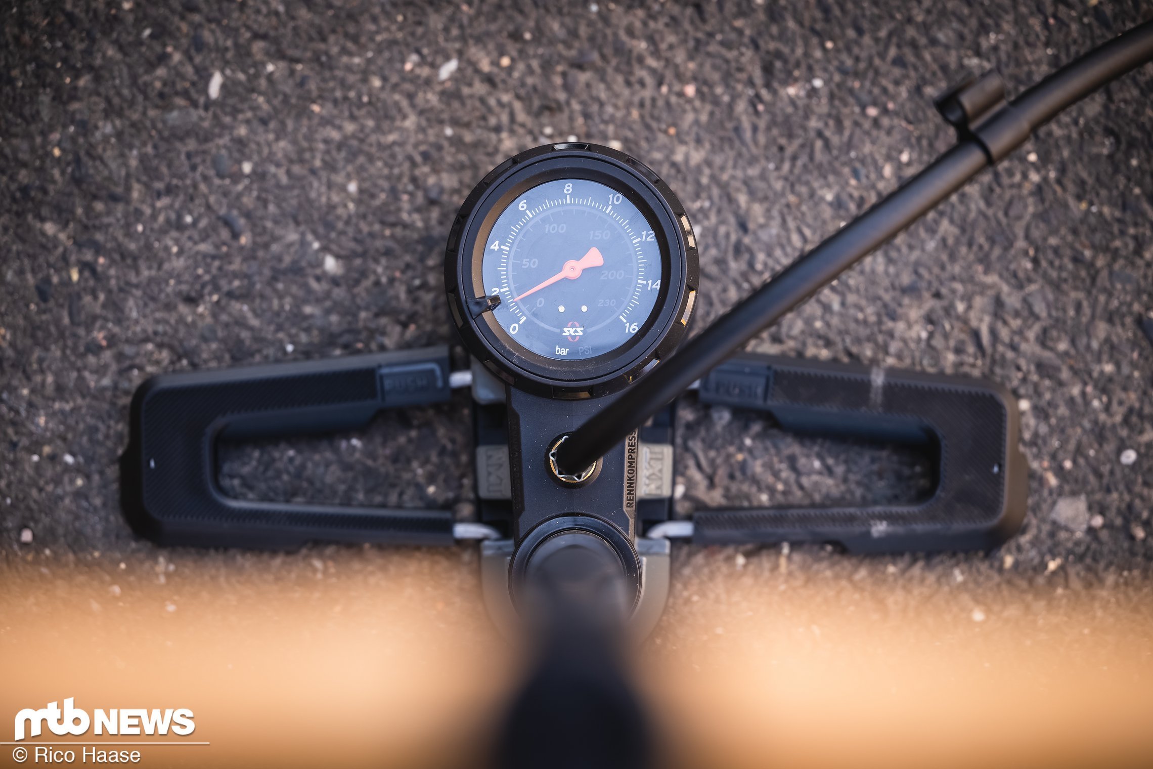 sks-rennkompressor-nxt-mtb-pumpe-mit-viel-volumen