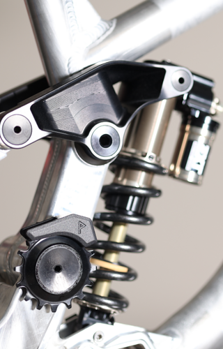 Im Bild – Neuer V2-Rocker samt geliebtem Coil-Dämpfer