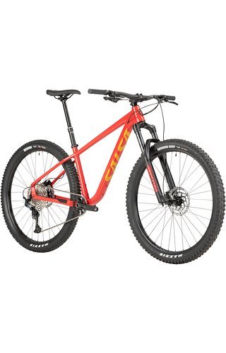 Das neue Salsa Timberjack rollt wahlweise auf 27,5"- oder 29"-Laufrädern und nimmt Federgabeln mit bis zu 150 mm Federweg auf.