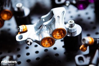 Der Tech 4-Bremshebel ist mit vier verschiedenen Sätteln kompatibel. Der Tech 4-Bremshebel ist mit vier verschiedenen Sätteln kompatibel.