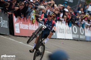 Alles bis auf die Zieleinfahrt im Wheelie klappte bei Tom Pidcock