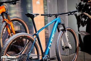 Das „günstigste“ Modell der Reihe kommt mit RockShox SID SL Ultimate Federgabel und SRAM XX/XO-Antrieb.