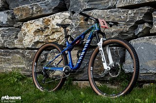 Im Gegensatz zu Mathieu van der Poel ist Rissveds für das werkseigene Canyon CLLCTV-Team unterwegs und setzt daher auf SRAM-Komponenten.