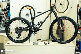 Knuth nennt True bc sein Rahmenprojekt mit 150/135 mm Federweg. Knuth nennt True bc sein Rahmenprojekt mit 150/135 mm Federweg.