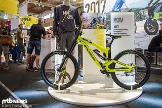 Foes DH-Bike mit Raceline MT7 Lackierung. Foes DH-Bike mit Raceline MT7 Lackierung.