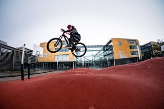 Wir sind gespannt, wie die kommende Saison für den deutschen Slopestyle-Fahrer laufen wird!