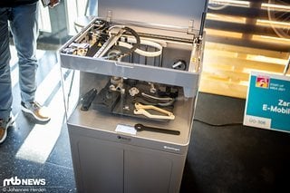 … und der stammt von Markforged, dieser stand direkt daneben.