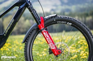 Das Spicy CF ist das einzige Rad im Testfeld mit einer RockShox Zeb Ultimate-Federgabel Das Spicy CF ist das einzige Rad im Testfeld mit einer RockShox Zeb Ultimate-Federgabel
