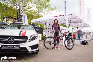 Nadine Rieder mit ihren zwei Rennfeilen. Nadine Rieder mit ihren zwei Rennfeilen.