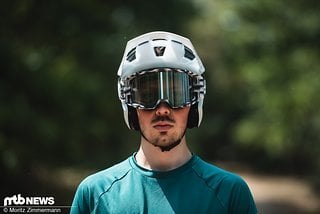 Der Leatt Enduro 3.0 Helm im Open Face-Modus. Durch die drei unterschiedlichen Modi ist er ein guter Freund und Begleiter in jeder Lebenslage.