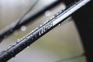 Seit vielen Jahren ist das Lector ein omnipräsenter Name im Cross-Country-Weltcupgeschehen. Seit vielen Jahren ist das Lector ein omnipräsenter Name im Cross-Country-Weltcupgeschehen.