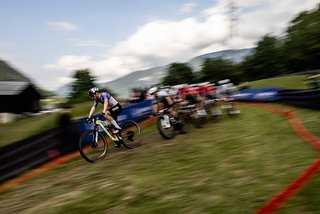 Feuer frei im Short Track! Am Freitag lief für Luca nicht sonderlich viel zusammen. Er kämpfte sich zwar kurzzeitig an die Spitze des Feldes, musse dafür aber mächtig investieren.