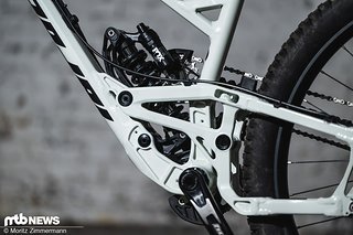 Die nach hinten gerichtete Raderhebungskurve sorgt für eine Hinterbaulängung von 10 mm Die nach hinten gerichtete Raderhebungskurve sorgt für eine Hinterbaulängung von 10 mm