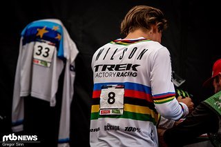 Reece Wilson ist der amtierende Weltmeister bei den Männern, Camille Balanche will das Trikot mit den Rainbow Stripes bei den Frauen verteidigen