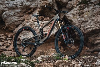 Für 9.799 € wechselt das Santa Cruz Megatower mit X01 AXS-Spec und Reserve Laufrad-Upgrade den Besitzer Für 9.799 € wechselt das Santa Cruz Megatower mit X01 AXS-Spec und Reserve Laufrad-Upgrade den Besitzer