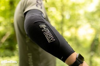 Für die Ellbogen-Protektoren werden 89,95 € fällig. Für die Ellbogen-Protektoren werden 89,95 € fällig.