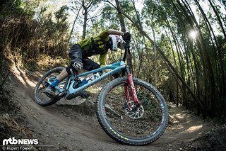 Der Dämpfer konnte im ersten Test überzeugen und das Rad in einer soliden Balance halten