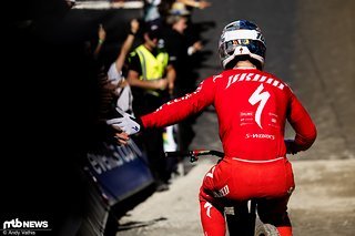 Im Ziel reichte die Zeit von Loïc Bruni zwar nicht fürs Podest, doch mit Platz 5 hat der Specialized-Fahrer nun einen Vorsprung von 100 Punkten auf Jackson Goldstone herausfahren können