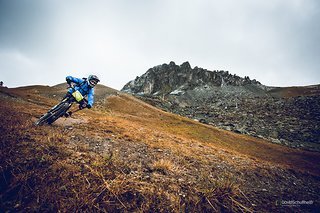 High Alpine – Auf knapp 2800m Höhe genießen wir Flowtrails in schönster Mondlandschaft High Alpine – Auf knapp 2800m Höhe genießen wir Flowtrails in schönster Mondlandschaft