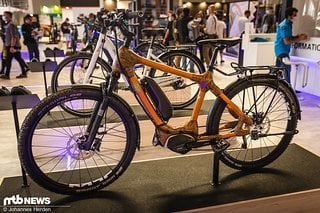 Ein Bambusbike mit Motor? Solche Kombinationen sieht man auch noch nicht allzu häufig.