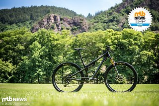 Das Yeti SB100 ist als einziges Bike im Testfeld mit einer Fox 34-Federgabel mit 120 mm Federweg, Alu-Laufrädern, hoher Front und Variostütze mit ganzen 150 mm Hub ausgestattet