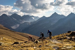 An besten Trails mit Traumpanorama um Davos wird natürlich festgehalten An besten Trails mit Traumpanorama um Davos wird natürlich festgehalten