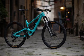 Der Wechsel auf ein neues Bike ist immer eine große Umstellung. Für Texi ist aber klar: Das Capra ist das schnellste Bike, das er bisher gefahren ist.