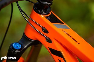 Das Pivot Cable Port System garantiert eine einfache, ordentliche und klapperfreie Zugverlegung im Rahmen Das Pivot Cable Port System garantiert eine einfache, ordentliche und klapperfreie Zugverlegung im Rahmen