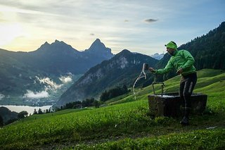 Sonnenaufgang und kaum Wolken am Himmel Sonnenaufgang und kaum Wolken am Himmel