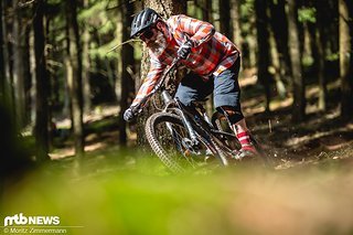 Schnelle Richtungswechsel auf flachen Trails stellen das Arc8 Extra vor keine Herausforderungen Schnelle Richtungswechsel auf flachen Trails stellen das Arc8 Extra vor keine Herausforderungen