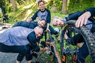 Wer sich bewirbt, könnte im September dann zusammen mit seien Freunden notdürftig sein Bike reparieren! Wer sich bewirbt, könnte im September dann zusammen mit seien Freunden notdürftig sein Bike reparieren!