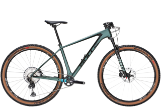 Das schnellste Hardtail von Bulls ist das Black Adder. Das leichte Racebike ist in der günstigeren RS-Version für 3.099 € erhältlich