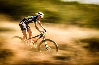 Vollgas und fokussiert: Jenny Rissveds gehört schon jetzt zu den schnellsten Frauen im World Cup, wenn es bergab geht Vollgas und fokussiert: Jenny Rissveds gehört schon jetzt zu den schnellsten Frauen im World Cup, wenn es bergab geht