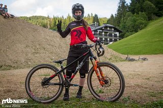 Manon Carpenter auf ihrem neuen Radon Hardtail Prototypen Manon Carpenter auf ihrem neuen Radon Hardtail Prototypen