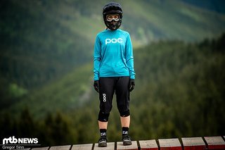 Die POC-Kombo geht im Gegensatz zu allen anderen mit einer kurzen Hose ins Rennen. Die POC-Kombo geht im Gegensatz zu allen anderen mit einer kurzen Hose ins Rennen.