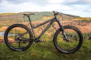 Luke Cryers Nukeproof Scout Comp ist größtenteils von der Stange.