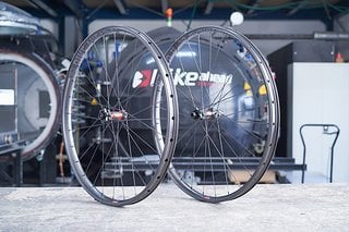 Die neuen Enduro-Laufräder von Bike Ahead Composites sollen nur 1.580 g wiegen.