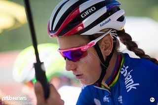 Pauline Ferrand-Prevot noch etwas gezeichnet von ihrem Sturz in Nove Mesto