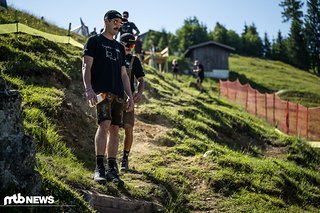 Trackwalk in Lederhose und mit Knieschmerzen