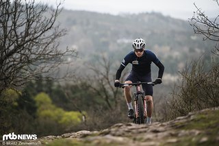 Im Gelände bergauf präsentiert sich das S-Works 8 als wahres Supertalent. Im Gelände bergauf präsentiert sich das S-Works 8 als wahres Supertalent.