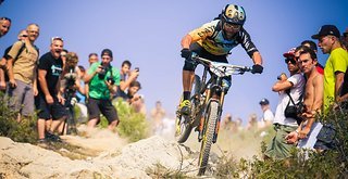 Fabien Barel in seinem Element. Im italienischen Finale Ligure feierte er sein Comeback nach seinem harten Sturz in Chile. Auch hier: Sieg!