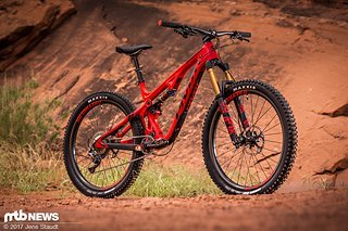 Pivot Mach 5.5 Carbon in mattem Blutrot